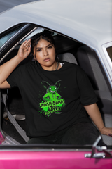 UNSTOPPABLE ROACH Oversized Wit Tee – Cockroach Revolution Collection